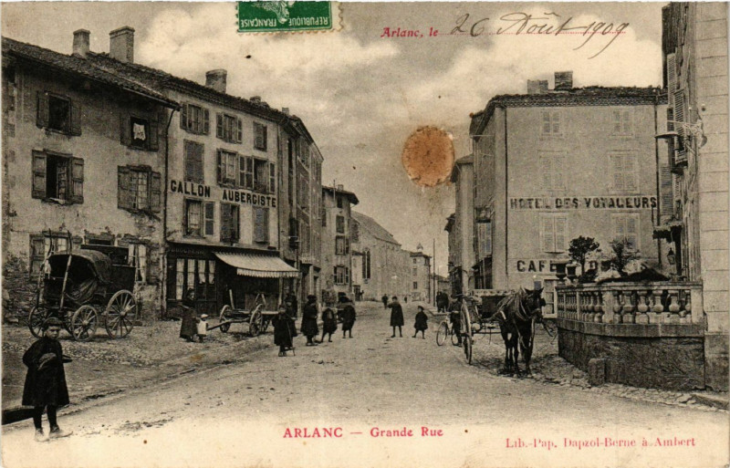 Carte postale ancienne Arlanc Grande Rue à Arlanc