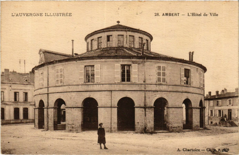 Carte postale ancienne Ambert L'Hotel de Ville à Ambert