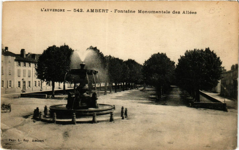 Carte postale ancienne Ambert Fontaine Monumentale des Allées à Ambert