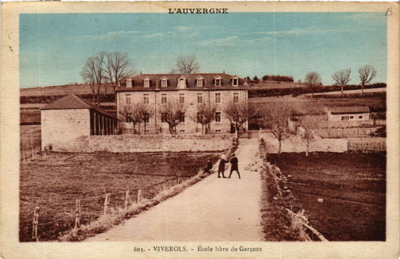 Carte postale ancienne Viverols Ecole libre des Garcons à Viverols