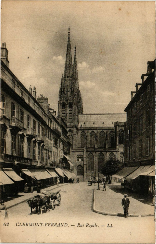 Carte postale ancienne Clermont-Ferrand - Rue Royale à Clermont-Ferrand