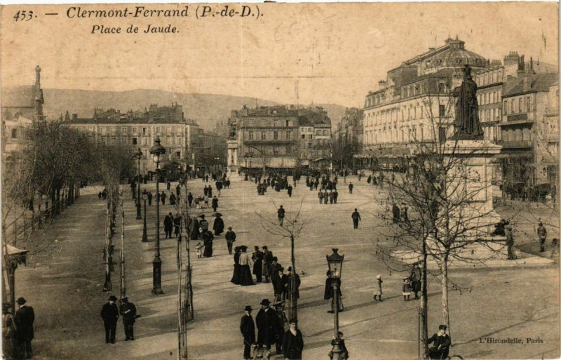 Carte postale ancienne Clermont-Ferrand - Place de Jaude à Clermont-Ferrand