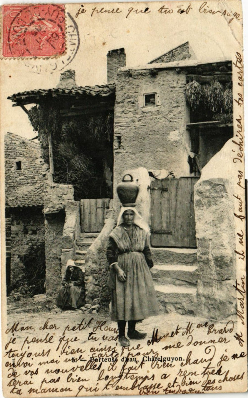Carte postale ancienne Chatel-Guyon Porteuse d'eau à Châtel-Guyon