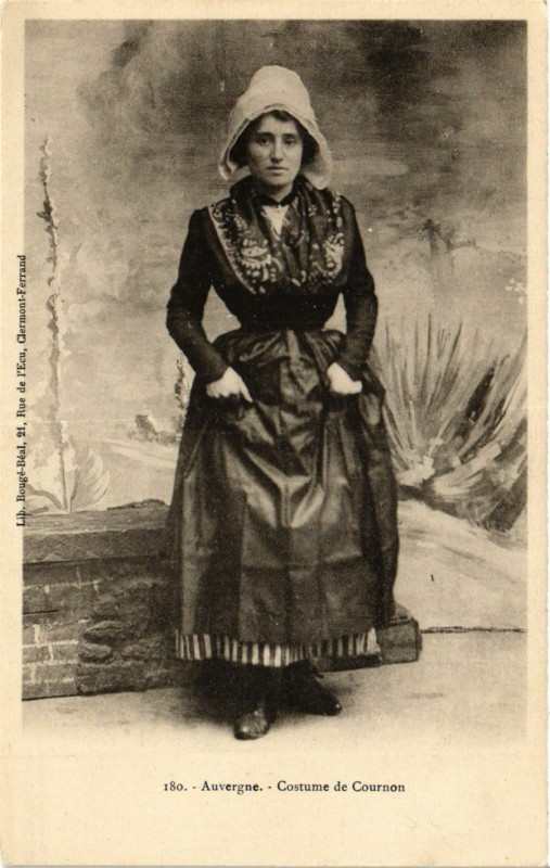 Carte postale ancienne Auvergne Costume de Cournon