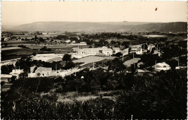 Carte postale ancienne Volvic - Centre d'apprentissage des Metiers du Batiment à Volvic