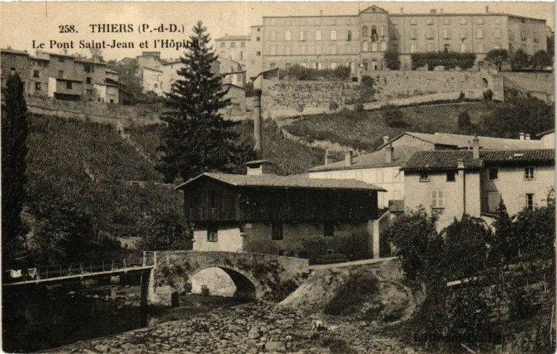Carte postale ancienne Thiers Le Pont St-Jean et l'Hopital à Thiers