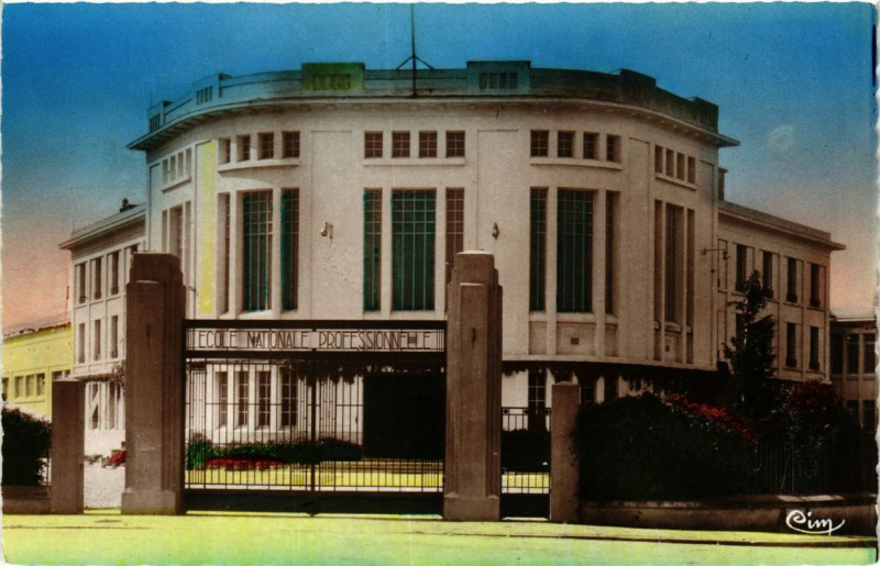 Carte postale ancienne Thiers Ecole Nationale Professionelle de Coutellerie à Thiers