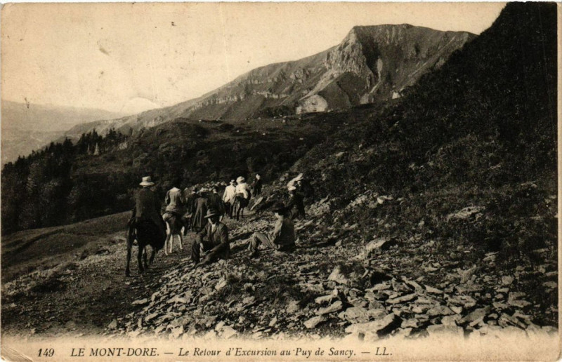 Carte postale ancienne Le Mont-Dore - Le Retour de'Excursion au Puy de Sancy à Mont-Dore