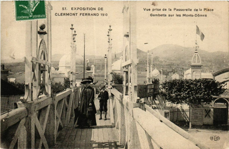 Carte postale ancienne Clermont-Ferrand Vue prise de la Passerelle de la Place Gambetta à Clermont-Ferrand