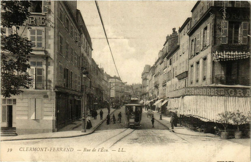 Carte postale ancienne Clermont-Ferrand Rue de l'Ecu à Clermont-Ferrand