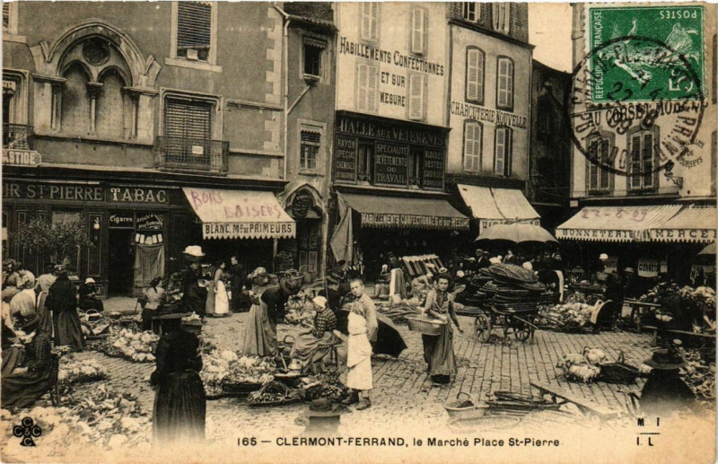 Carte postale ancienne Clermont-Ferrand Le Marché Place St-Pierre à Clermont-Ferrand