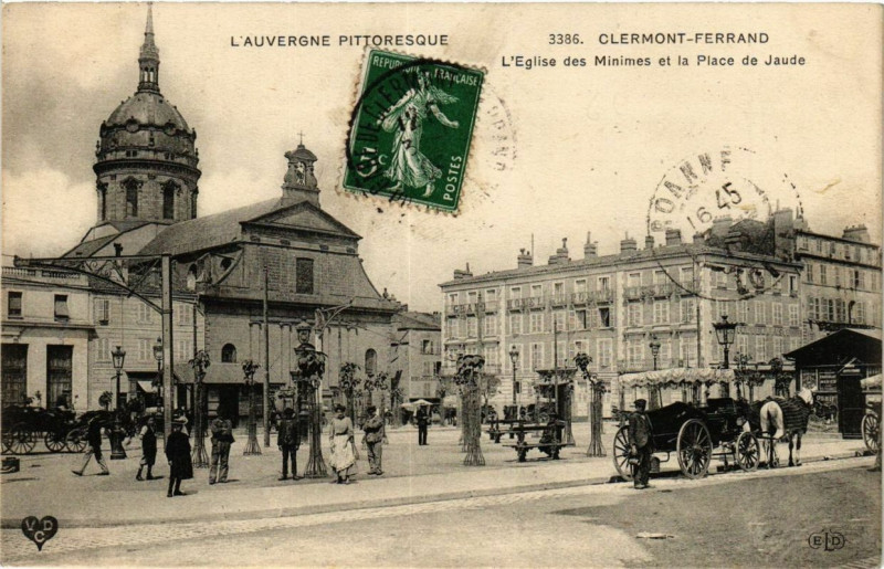 Carte postale ancienne Clermont-Ferrand L'Eglise des Minimes et la Place de Jaude à Clermont-Ferrand