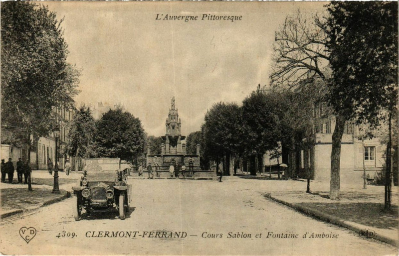 Carte postale ancienne Clermont-Ferrand Cours Sablon et Fontaine s'Amboise à Clermont-Ferrand