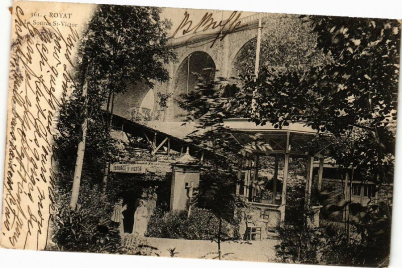 Carte postale ancienne Royat - La Source St-Victor à Royat