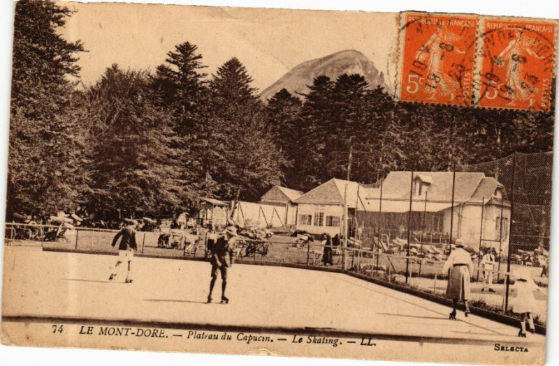 Carte postale ancienne Le Mont-Dore - Plateau du Capucin - Le Skating à Mont-Dore
