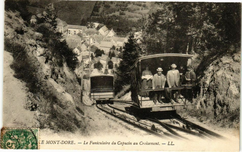 Carte postale ancienne Le Mont-Dore - Le Funiculaire du Capucin au Croisement à Mont-Dore