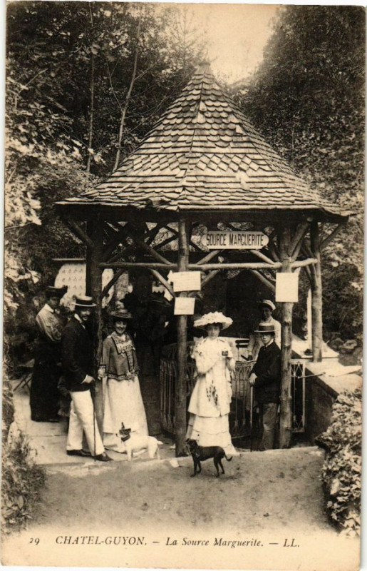 Carte postale ancienne Chatel-Guyon - La Source Marguerite à Châtel-Guyon