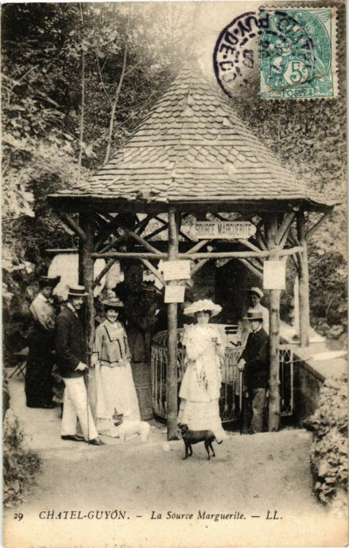 Carte postale ancienne Chatel-Guyon - La Source Marguerite à Châtel-Guyon