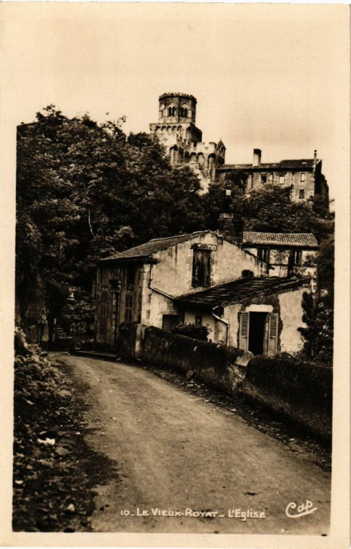 Carte postale ancienne Le Vieux-Royat - L'Eglise à Royat