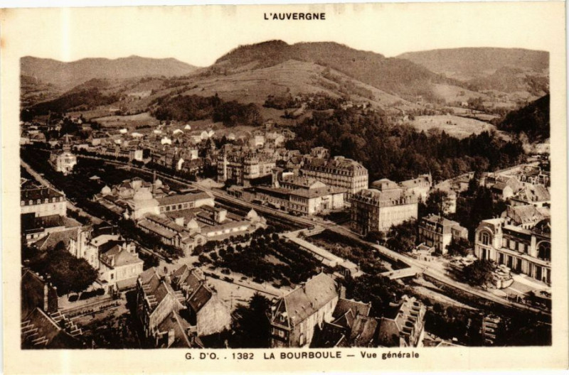 Carte postale ancienne L'Auvergne - G. D'O. - La Bourboule - Vue générale à La Bourboule