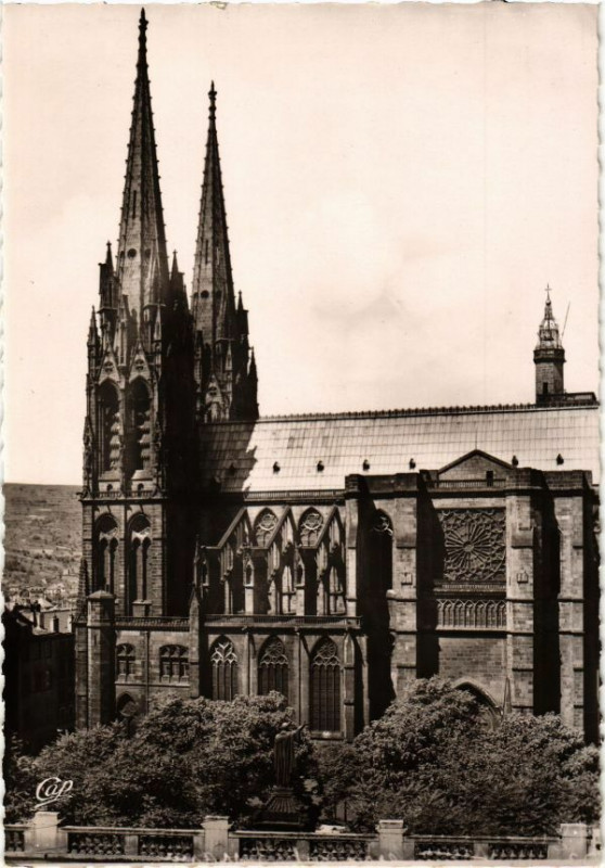 Carte postale ancienne Clermont-Ferrand - La Cathedrale à Clermont-Ferrand