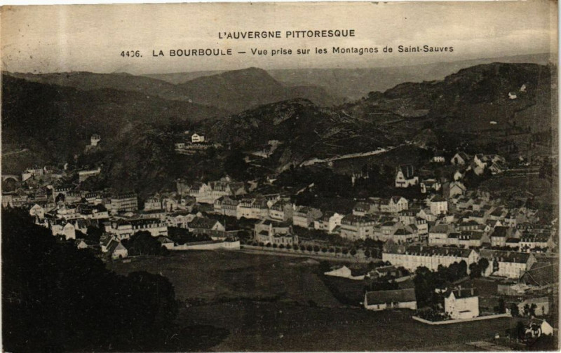Carte postale ancienne L'Auvergne Pittoresque - La Bourboule - Vue prise sur les Montagnes à La Bourboule