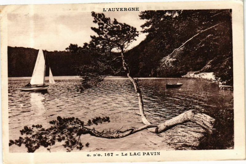 Carte postale ancienne L'Auvergne - G. D'O. - Le Lac Pavin