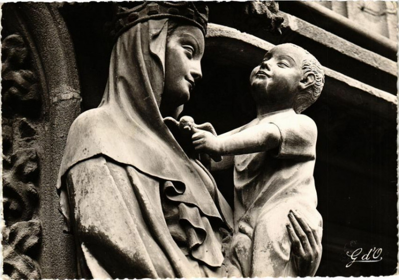 Carte postale ancienne Chatel-Guyon - L'Auvergne -Riom -Eglise du Marthuret -La Vierge... à Châtel-Guyon
