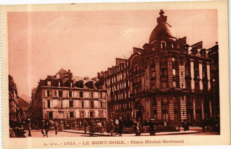 Carte postale ancienne G. D'O. - Le Mont-Dore - Place Michel-Bertrand à Mont-Dore
