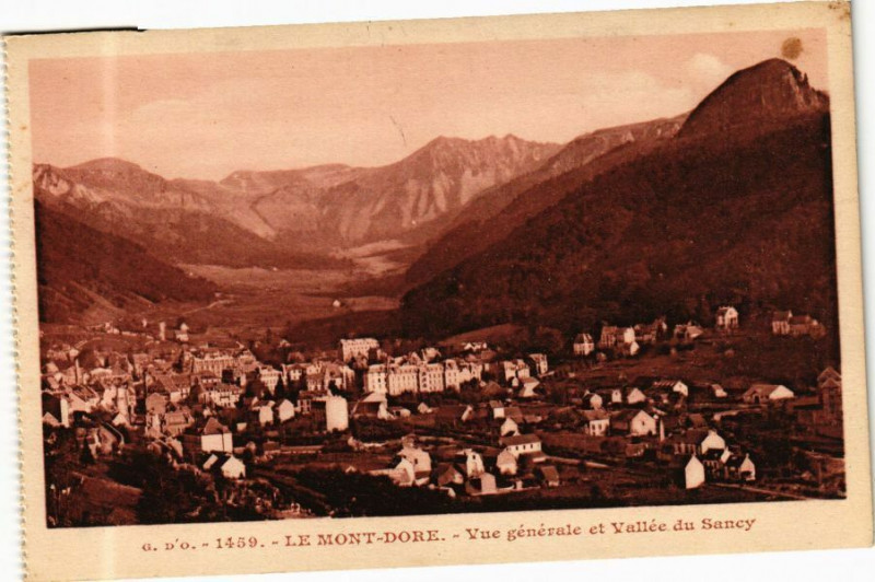 Carte postale ancienne G. D'O. - Le Mont-Dore - Vue générale et Vallée du Sancy à Mont-Dore