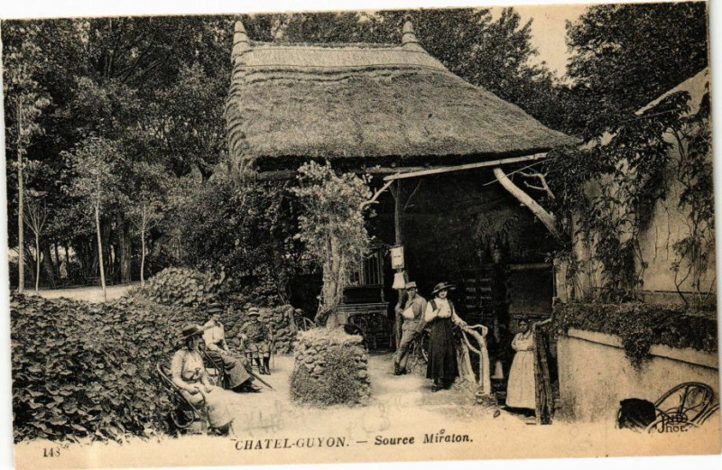 Carte postale ancienne Chatel-Guyon - Source Miraton à Châtel-Guyon