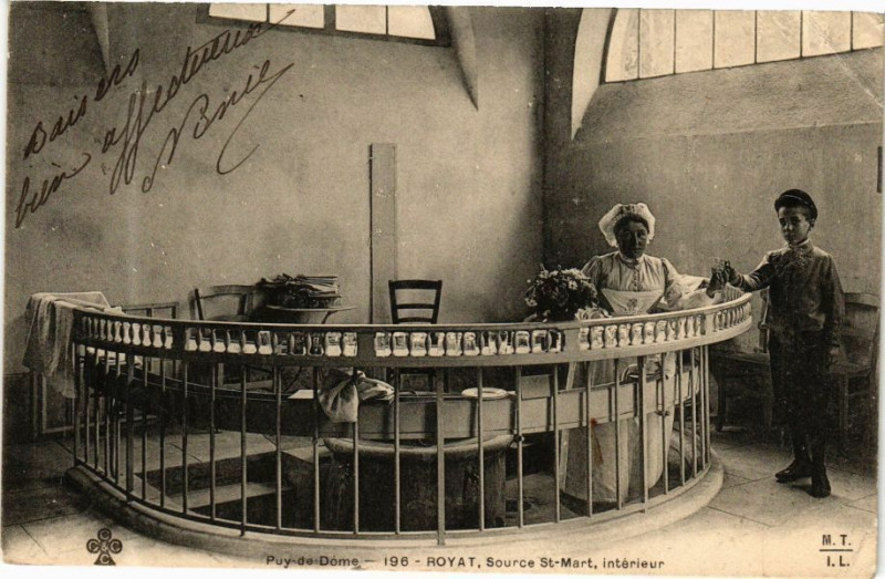 Carte postale ancienne Puy-de-Dome - Royat - Source St-Mart interieur à Royat