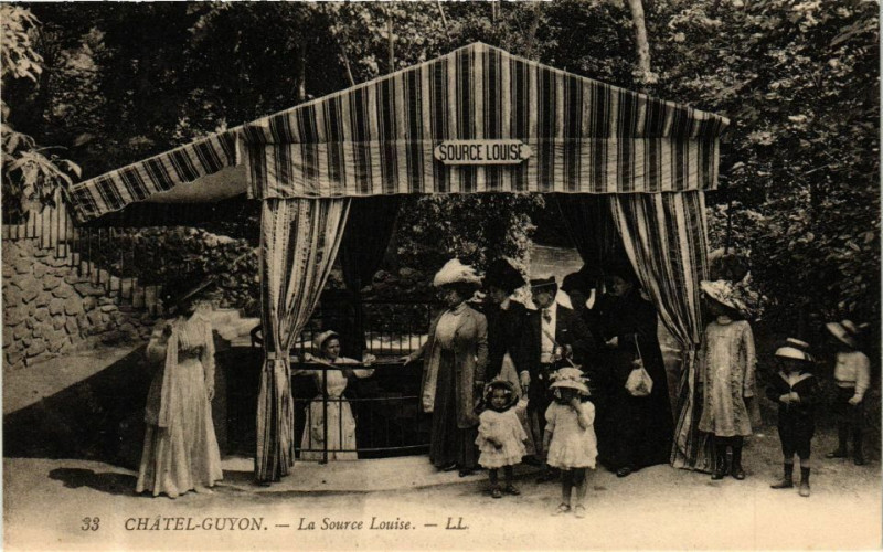 Carte postale ancienne Chatel-Guyon - La Source Louise à Châtel-Guyon