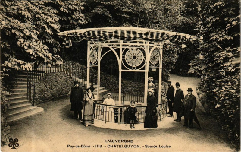 Carte postale ancienne L'Auvergne - Puy-de-Dome - Chatel-Guyon - Source Louise à Châtel-Guyon