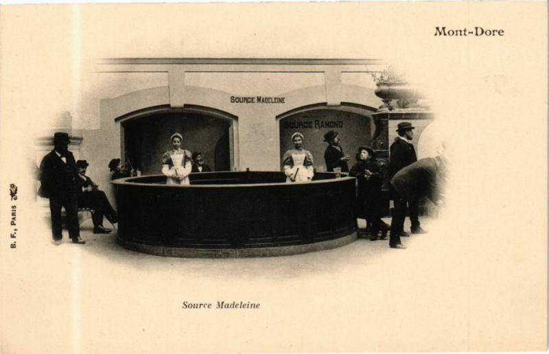 Carte postale ancienne Mont-Dore - Source Madeleine à Mont-Dore