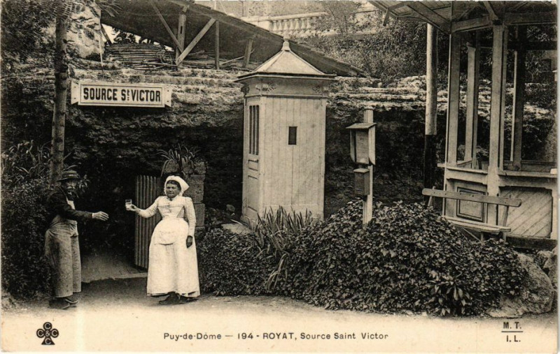 Carte postale ancienne Puy-de-Dome - Royat Source St-Victor à Royat