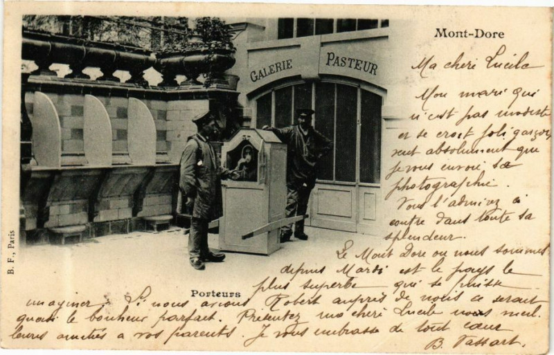 Carte postale ancienne Mont-Dore - Porteurs à Mont-Dore