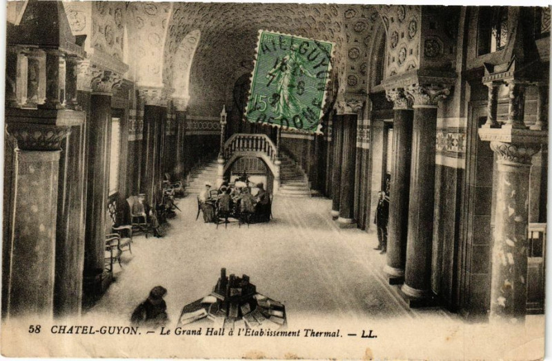 Carte postale ancienne Chatel-Guyon - Le Grand Hall a l'Etabl. THERMal à Châtel-Guyon
