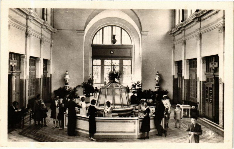 Carte postale ancienne La Bourboule - Interieur de l'Etabl. THERMal à La Bourboule