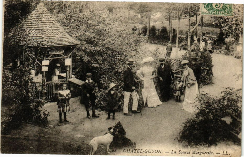 Carte postale ancienne Chatel-Guyon - La Source Marguerite à Châtel-Guyon