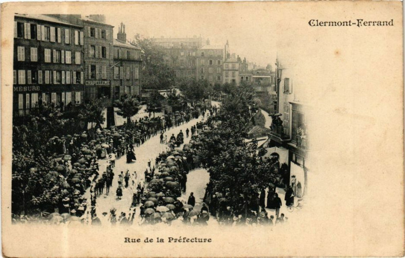 Carte postale ancienne Clermont-Ferrand - Rue de la Prefecture à Clermont-Ferrand