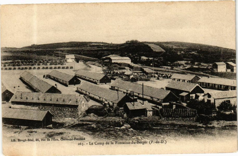 Carte postale ancienne Le Camp de la Fontaine-du-Berger (P.-de-D.)