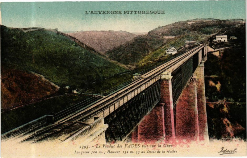 Carte postale ancienne L'Auvergne Pittoresque - Le Viaduc des Fades vue sur la Gare