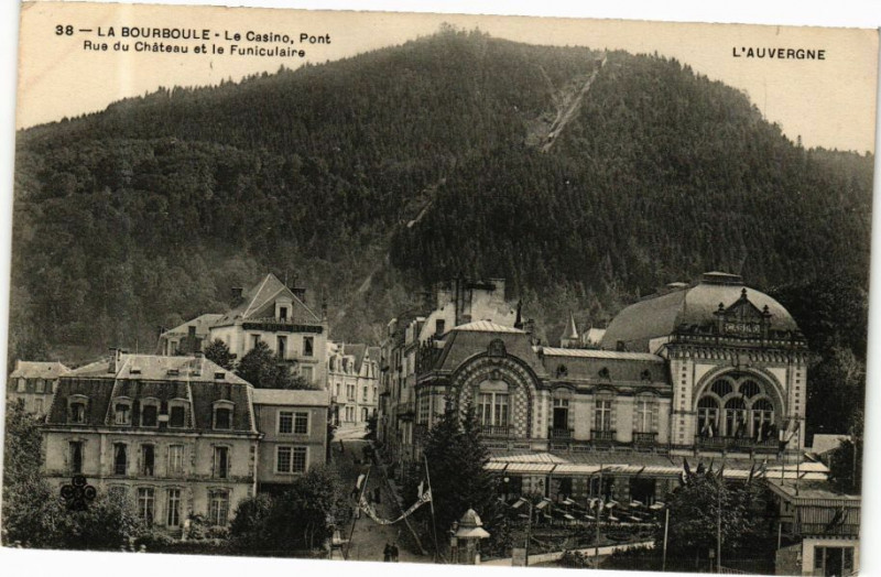 Carte postale ancienne La Bourboule - Le Casino Pont Rue du Chateau et le Funiculaire à La Bourboule