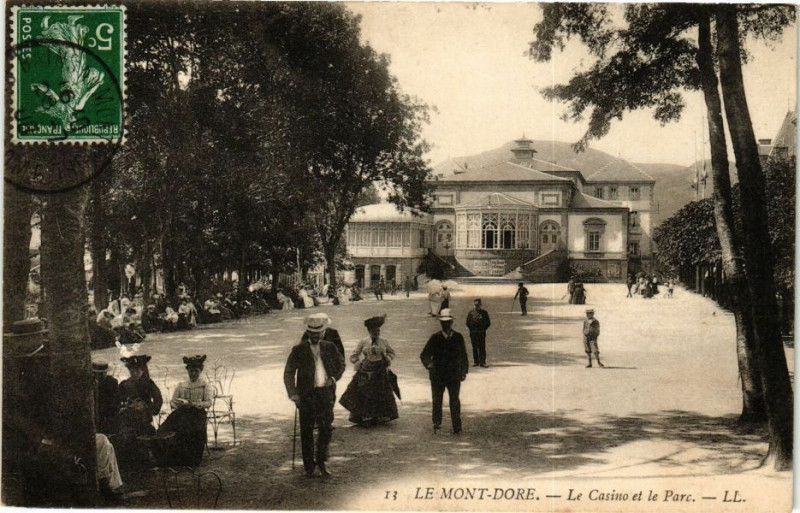 Carte postale ancienne Le Mont-Dore - Le Casino et le Parc à Mont-Dore