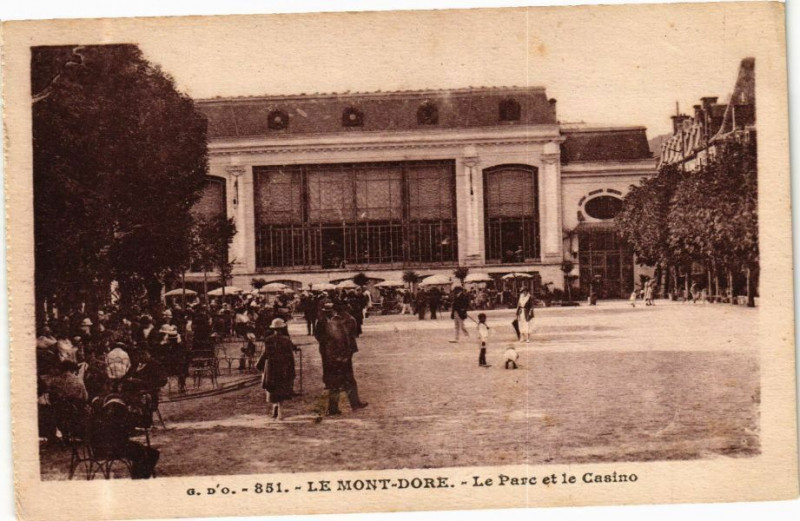 Carte postale ancienne G. D'O. - Le Mont-Dore - Le Parc et le Casino à Mont-Dore