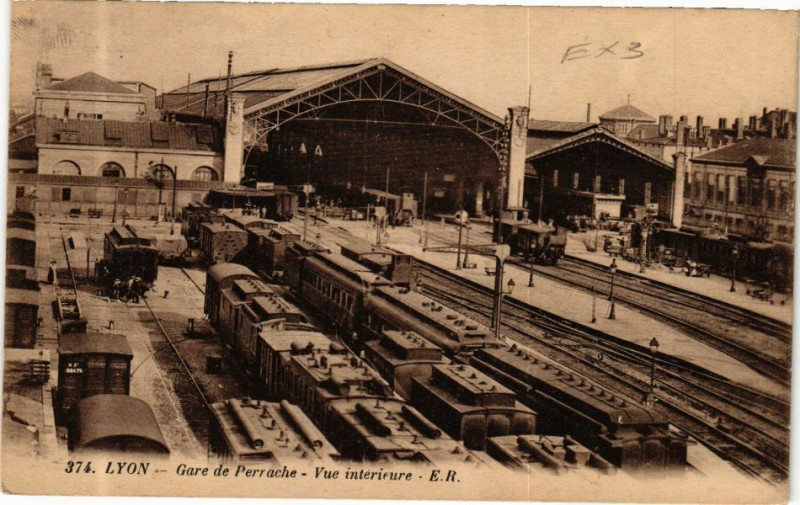 Carte postale ancienne Lyon - Gare de Perrache - Vue interieure