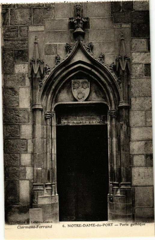 Carte postale ancienne Clermont-Ferrand - N.-D.-du-Port - Porte gothique à Clermont-Ferrand