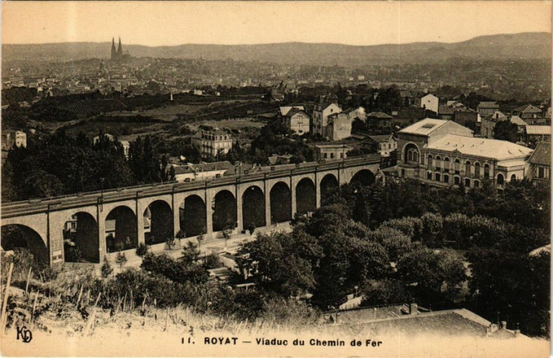 Carte postale ancienne Royat - Viaduc du Chemin de Fer à Royat