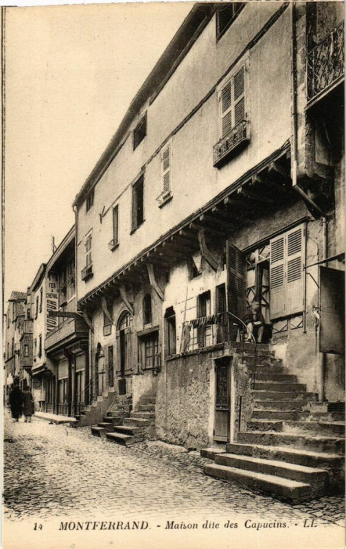 Carte postale ancienne Montferrand - Maison dite des Capucins